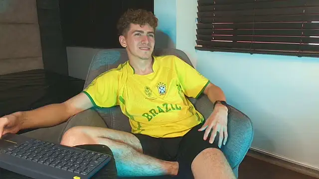 Tyler_Mcrey Show in webcam