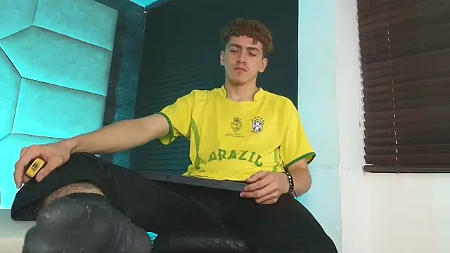 Show modela Tyler_Mcrey na web-kameri