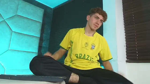 הופעת וובקאם של Tyler_Mcrey