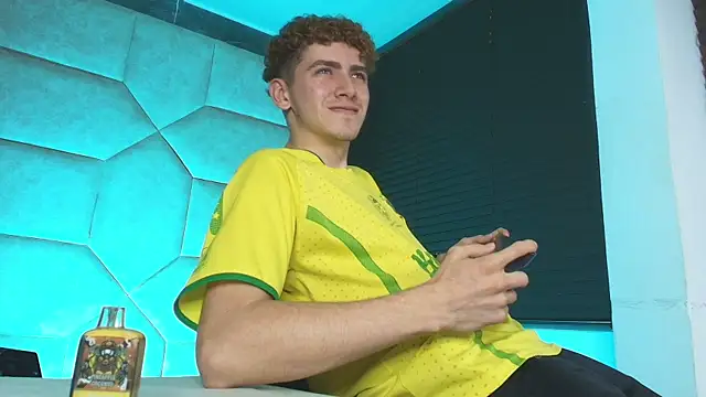 Show modela Tyler_Mcrey na web-kameri