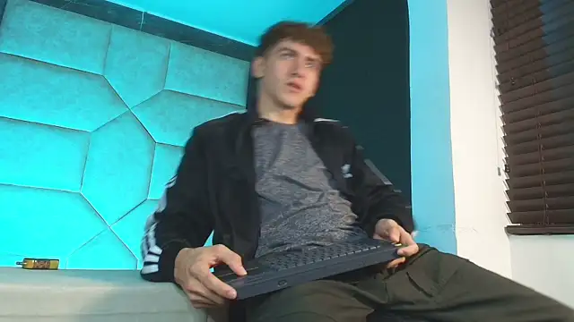 Tyler_Mcreyのウェブカメラショー