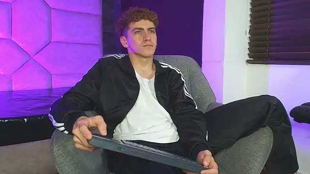 Tyler_Mcrey Webcam-Show