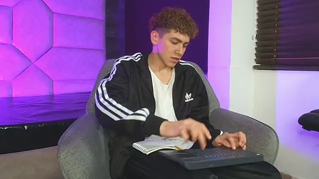 Tyler_Mcrey webcam show