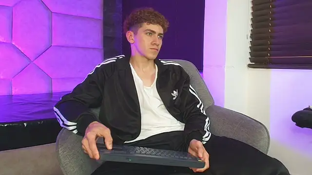 Tyler_Mcrey: вебкам-шоу