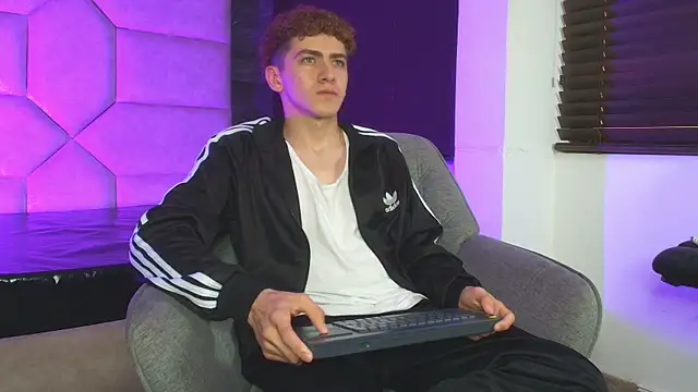 הופעת וובקאם של Tyler_Mcrey