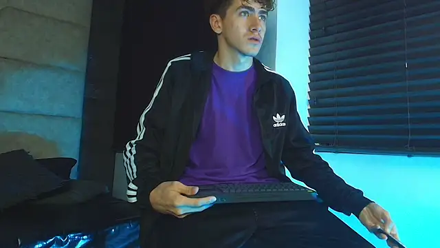 Tyler_Mcreyのウェブカメラショー