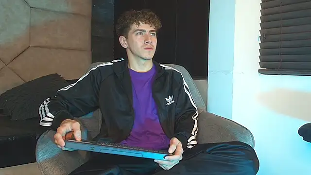 הופעת וובקאם של Tyler_Mcrey