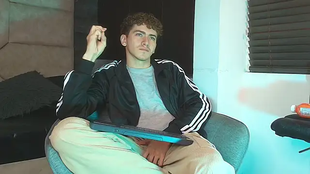Pokazy przed kamerką – Tyler_Mcrey