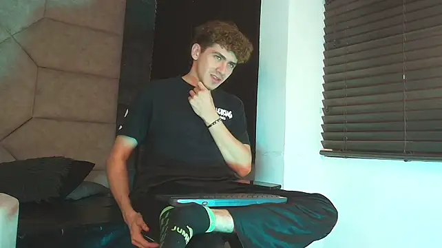 Tyler_Mcrey Show Webcam