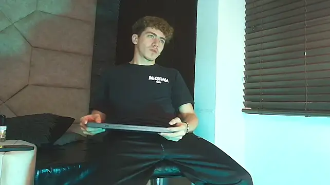 Tyler_Mcrey's Webcam Show