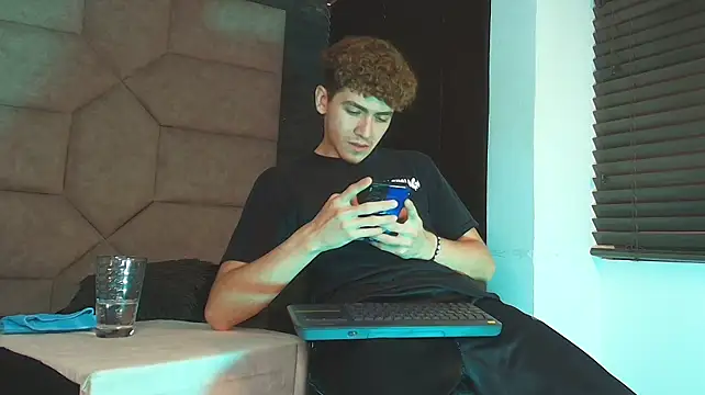 Tyler_Mcrey: вебкам-шоу