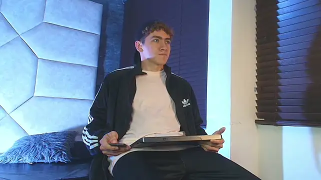 Tyler_Mcrey Show in webcam