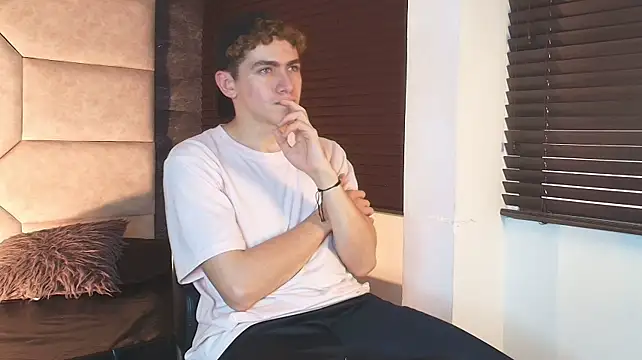 Tyler_Mcrey: вебкам-шоу