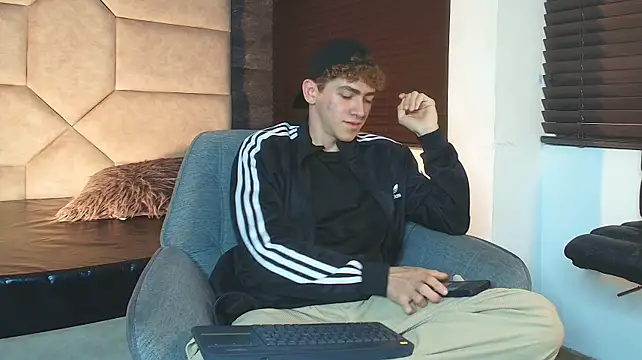 Tyler_Mcrey Adlı Modelin Web Kamerası Şovu