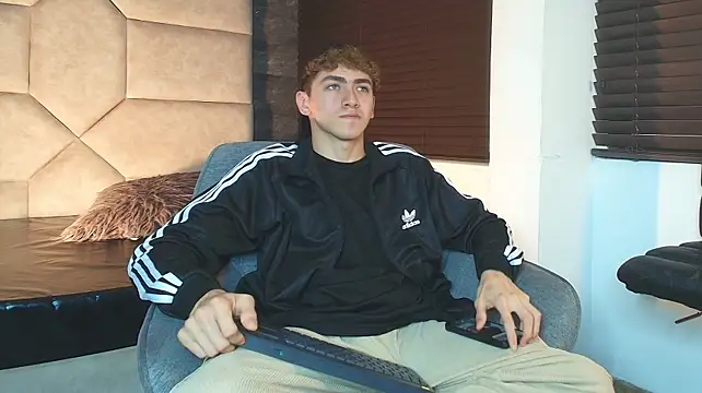 Tyler_Mcrey: вебкам-шоу
