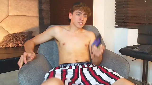 Show modela Tyler_Mcrey na web-kameri