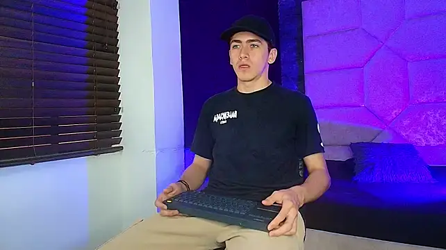 Pertunjukan Kamera Web Tyler_Mcrey