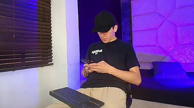 Tyler_Mcreyのウェブカメラショー