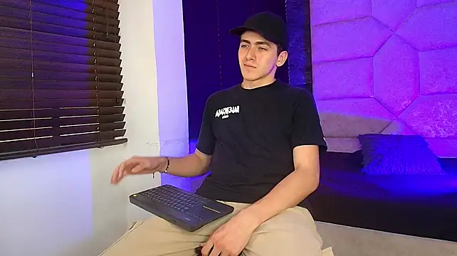Tyler_Mcrey's Webcam Show