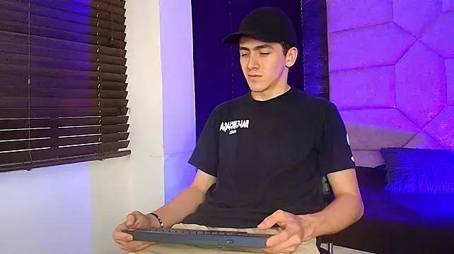 Tyler_Mcrey: διαδικτυακό σόου στην κάμερα
