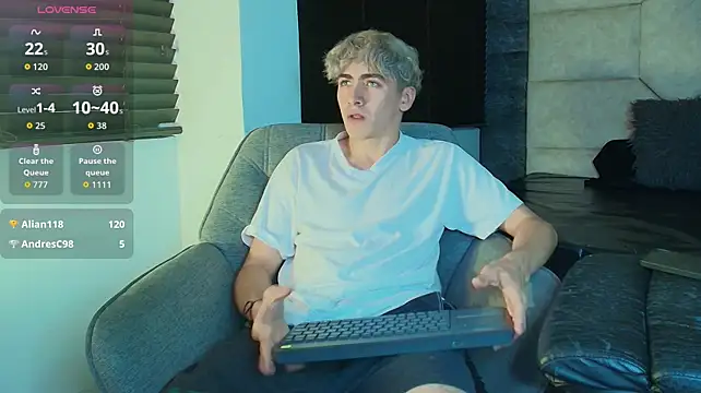 Show modela Tyler_Mcrey na web-kameri