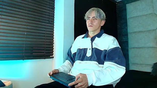 Tyler_Mcreyのウェブカメラショー