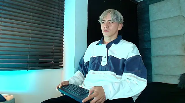 Tyler_Mcreyのウェブカメラショー