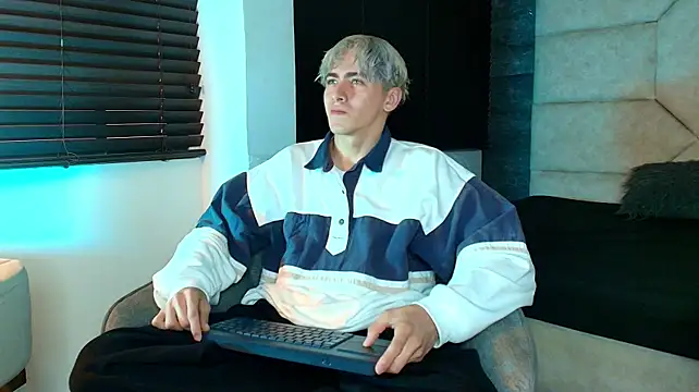 Tyler_Mcreyのウェブカメラショー