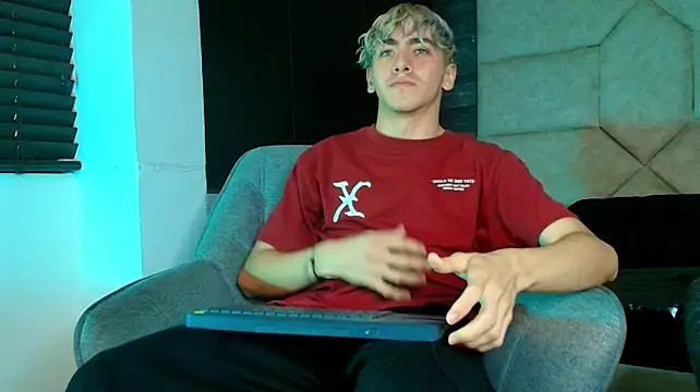 Show modela Tyler_Mcrey na web-kameri