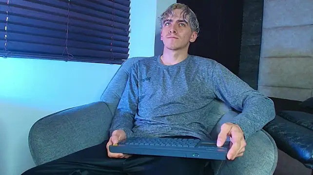 Tyler_Mcreyのウェブカメラショー