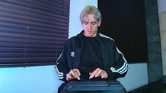 Tyler_Mcrey's Webcam Show