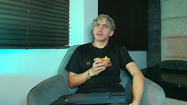 Tyler_Mcrey's Webcam Show
