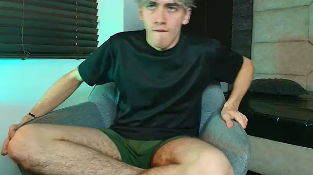 Show modela Tyler_Mcrey na web-kameri