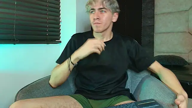 הופעת וובקאם של Tyler_Mcrey