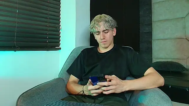 Tyler_Mcreyのウェブカメラショー