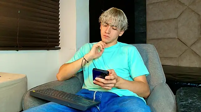 Pertunjukan Kamera Web Tyler_Mcrey