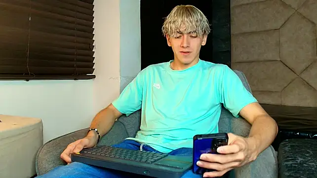 Show modela Tyler_Mcrey na web-kameri
