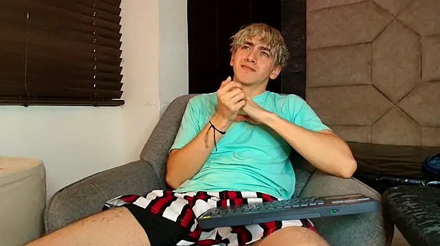 Tyler_Mcreyのウェブカメラショー