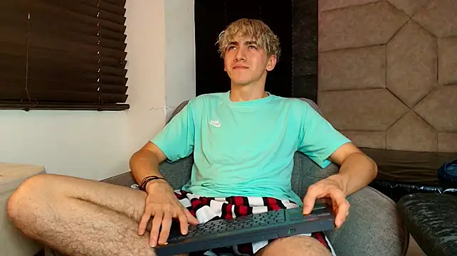 Tyler_Mcreyのウェブカメラショー