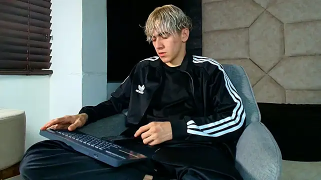 Pertunjukan Kamera Web Tyler_Mcrey