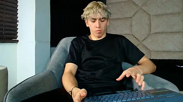הופעת וובקאם של Tyler_Mcrey