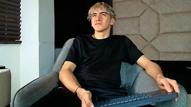 Tyler_Mcrey: вебкам-шоу