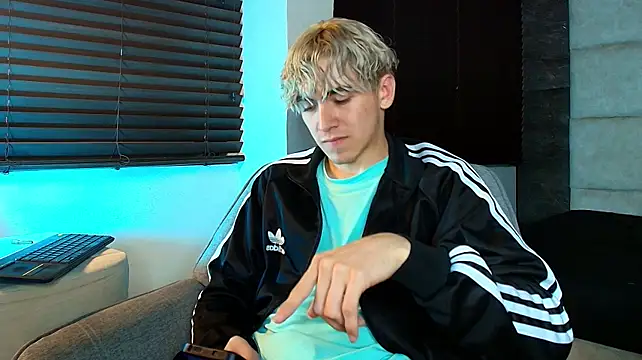 Tyler_Mcreyのウェブカメラショー