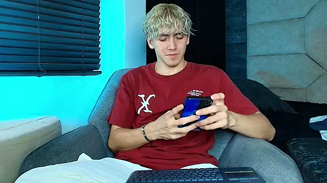 Tyler_Mcrey Show in webcam