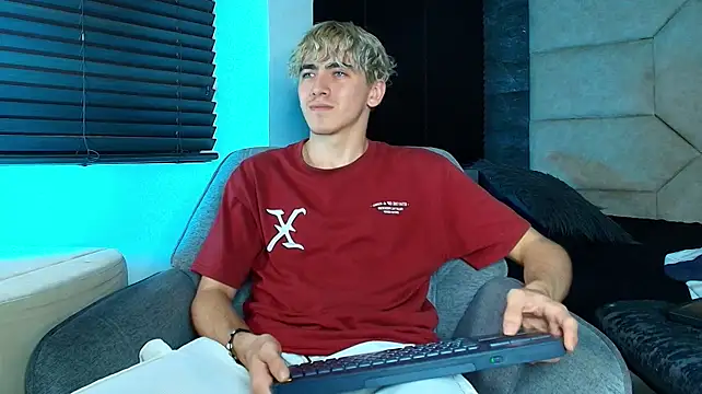 Tyler_Mcreyのウェブカメラショー