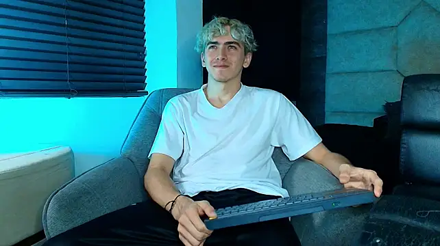 Tyler_Mcrey Show Webcam