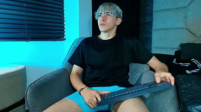 Show modela Tyler_Mcrey na web-kameri