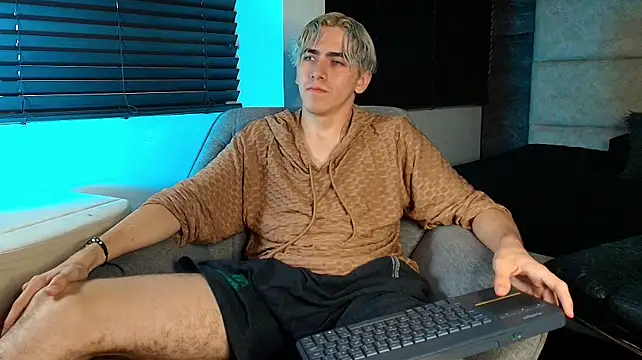 Tyler_Mcrey Show in webcam
