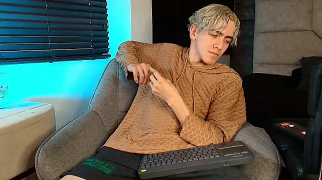 Tyler_Mcreyのウェブカメラショー