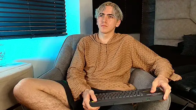 Tyler_Mcrey Show in webcam